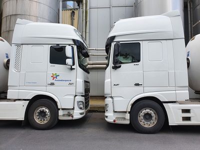 P Vissers Transport Vrachtwagens tegenover elkaar